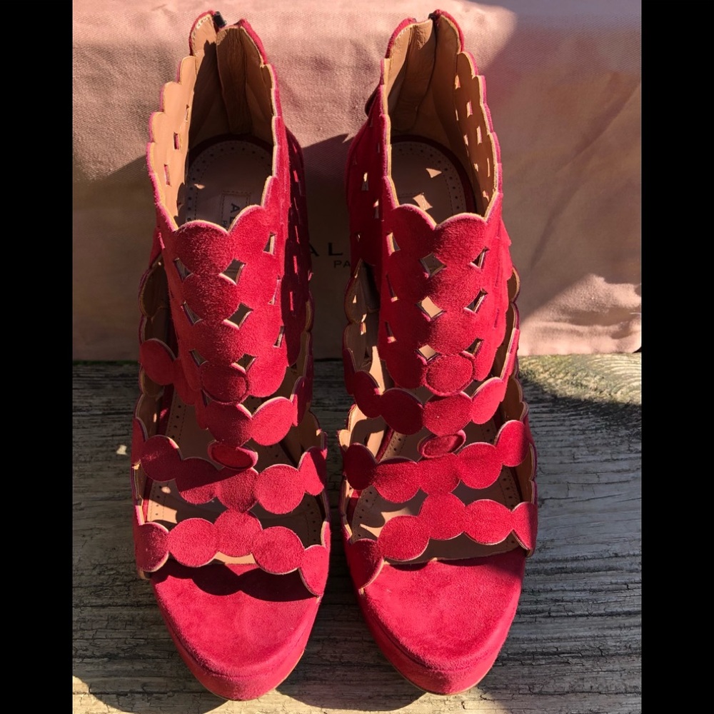 Alaia Red Suede Scalloped CutOut Heel,Size-38.5 - Picture 16 of 16